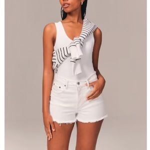 Abercrombie and Fitch curve love high-rise mom short – white ripped wash